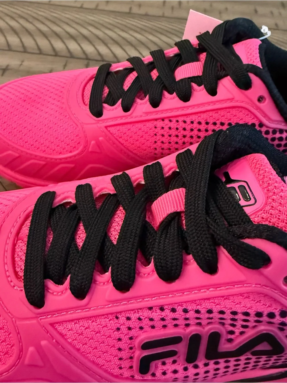 New Fila Volley Zone Bright Pink Court Sneakers Women’s Size 7 w/box
